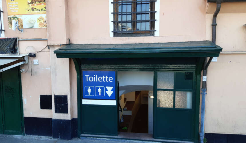 Genova, in settimana ristrutturati 39 vespasiani in città: a Caricamento ecco i servizi igienici